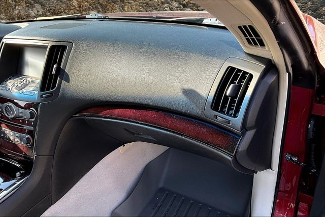 Vehicle image 16 of 32