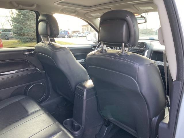 Vehicle image 22 of 33
