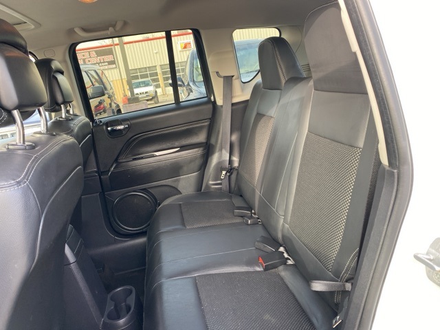 Vehicle image 19 of 33