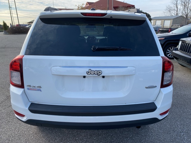 Vehicle image 5 of 33