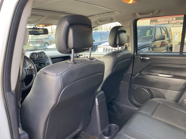 Vehicle image 17 of 33