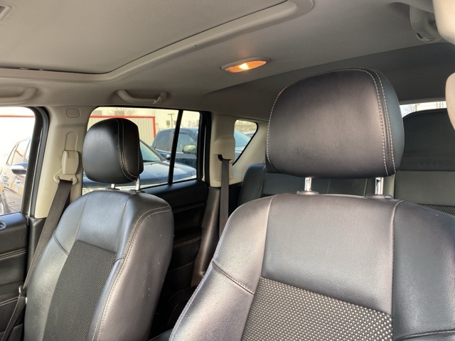 Vehicle image 10 of 33