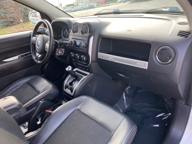 Vehicle image 26 of 33