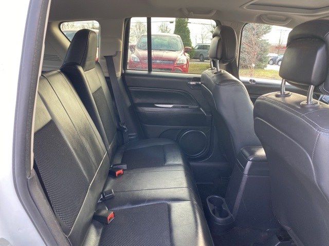 Vehicle image 24 of 33