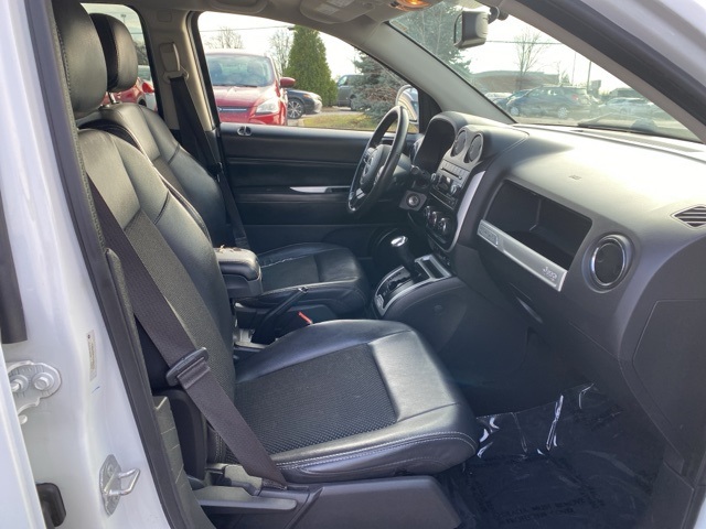 Vehicle image 27 of 33