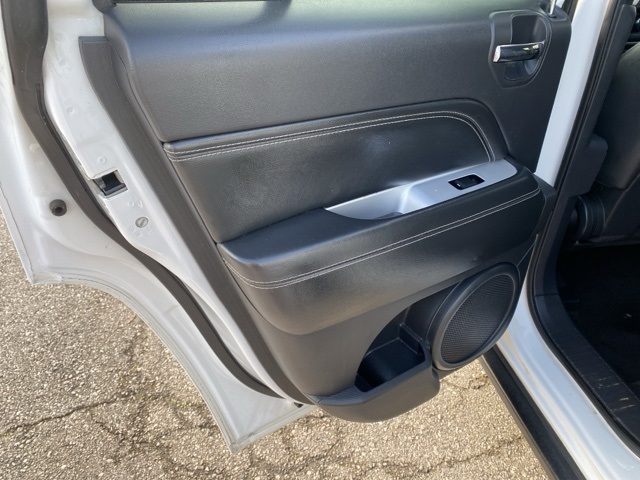 Vehicle image 20 of 33