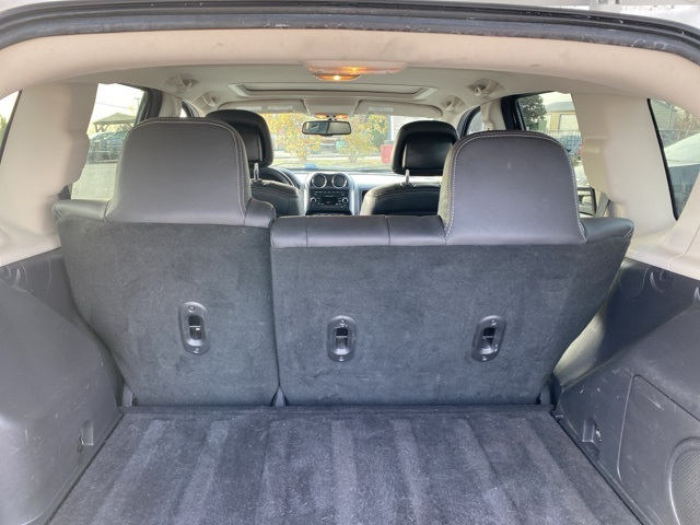 Vehicle image 21 of 33
