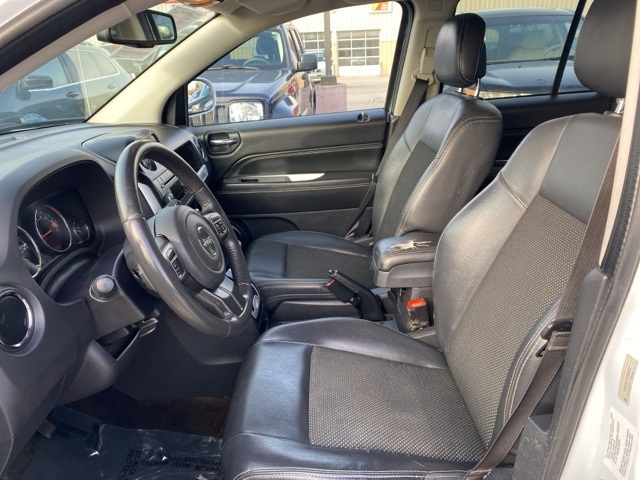 Vehicle image 9 of 33