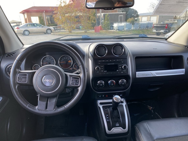 Vehicle image 7 of 33