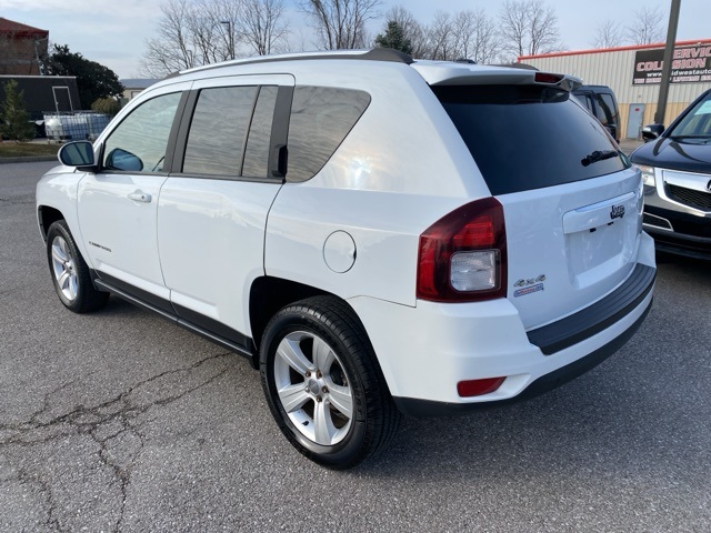 Vehicle image 6 of 33