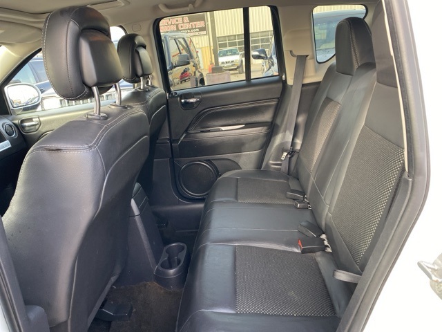 Vehicle image 18 of 33