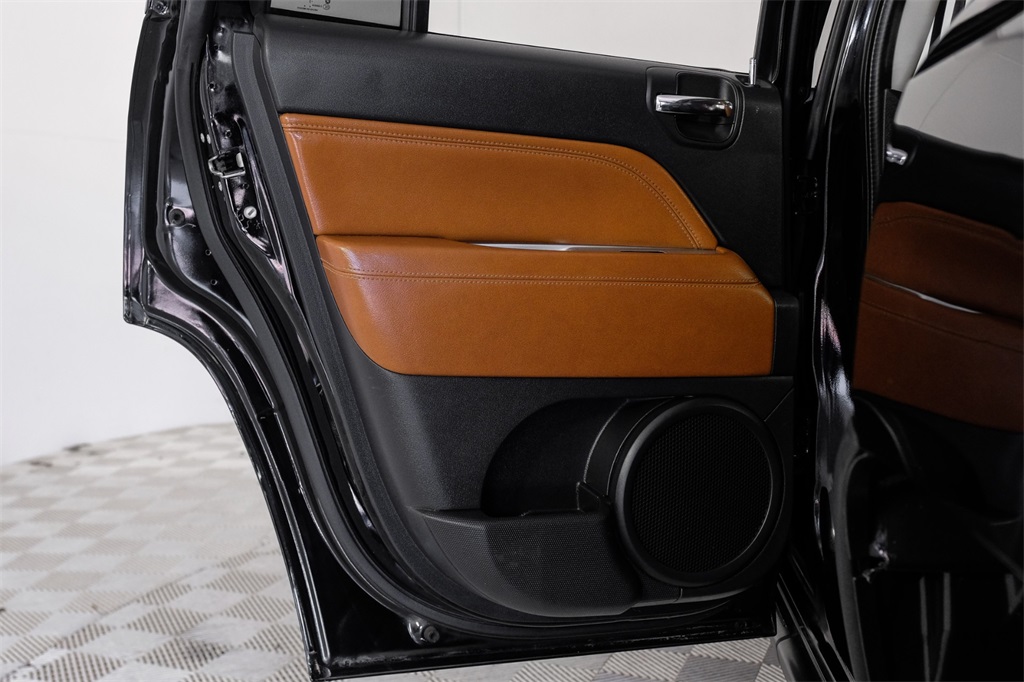 Vehicle image 40 of 56