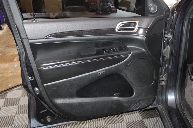 Vehicle image 28 of 32
