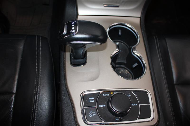 Vehicle image 25 of 32