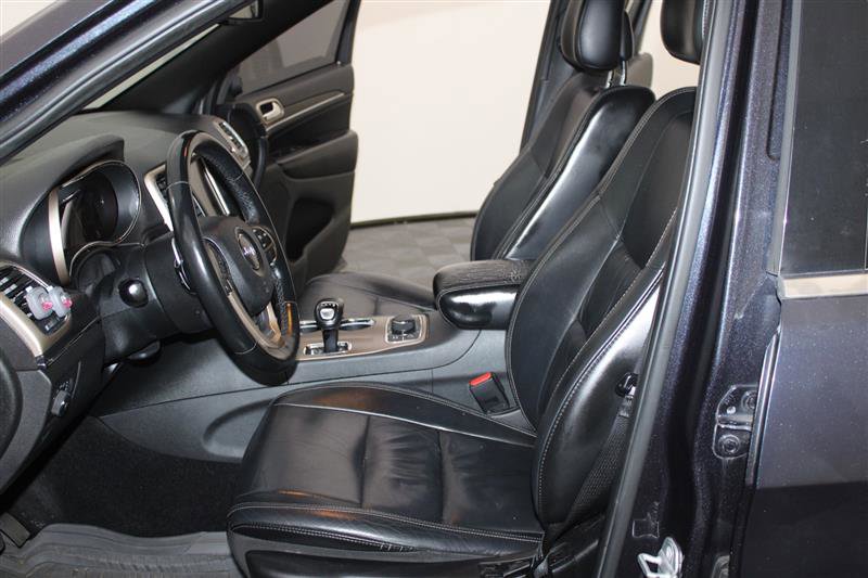Vehicle image 17 of 32