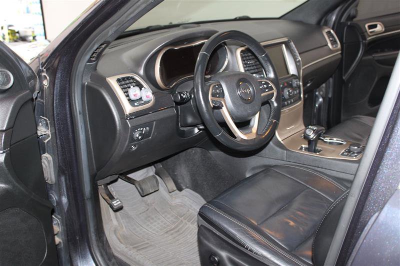Vehicle image 22 of 32