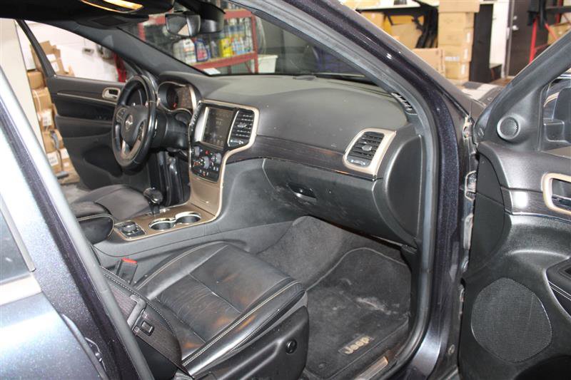 Vehicle image 29 of 32