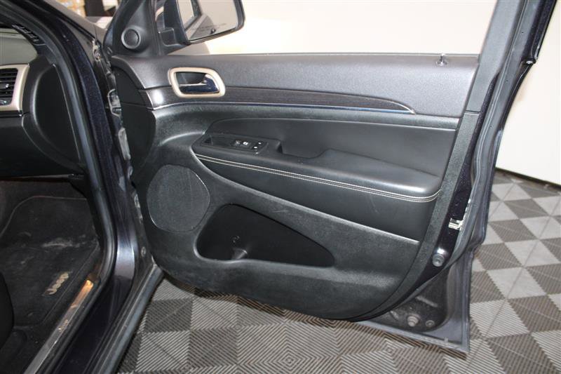 Vehicle image 21 of 32