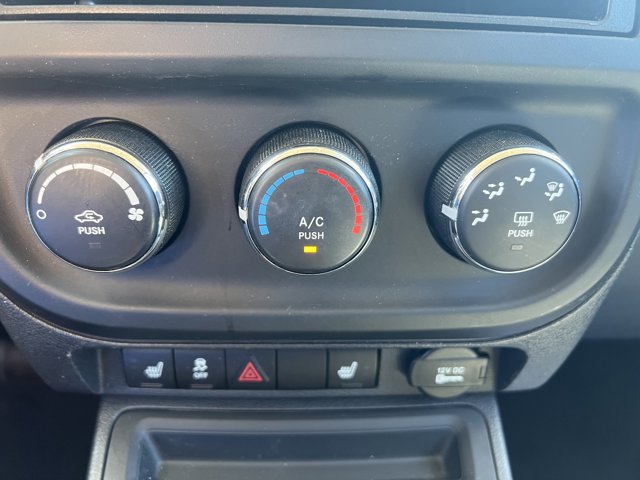 Vehicle image 21 of 25