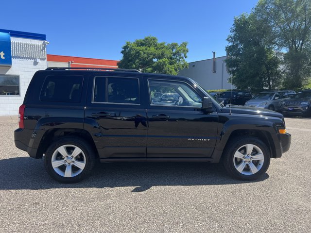 Vehicle image 4 of 25