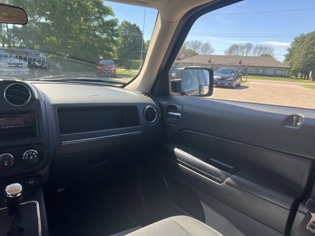 Vehicle image 14 of 25