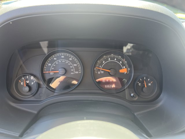 Vehicle image 17 of 25