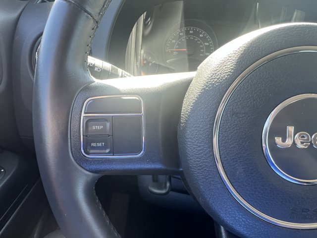 Vehicle image 16 of 25