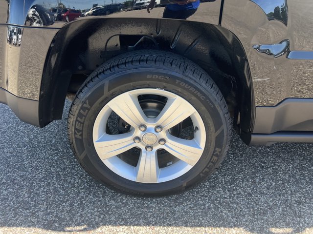 Vehicle image 9 of 25