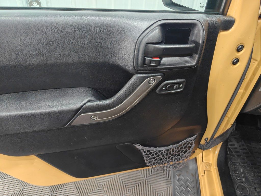 Vehicle image 27 of 37