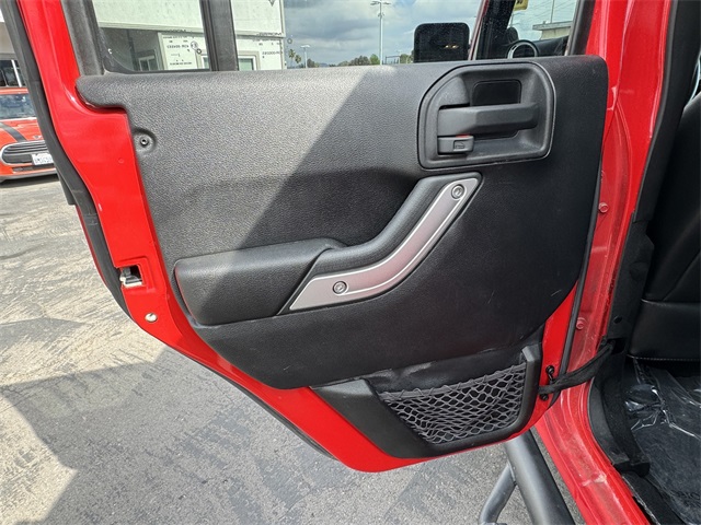 Vehicle image 37 of 52