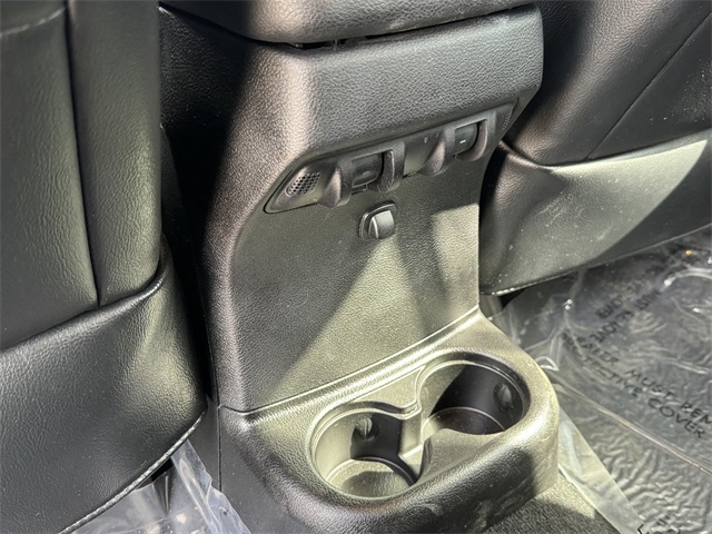 Vehicle image 31 of 52