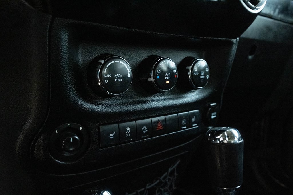 Vehicle image 11 of 16