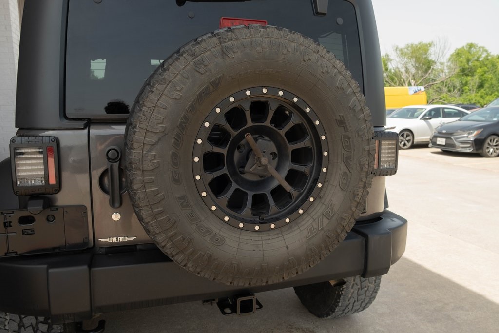 Vehicle image 15 of 16
