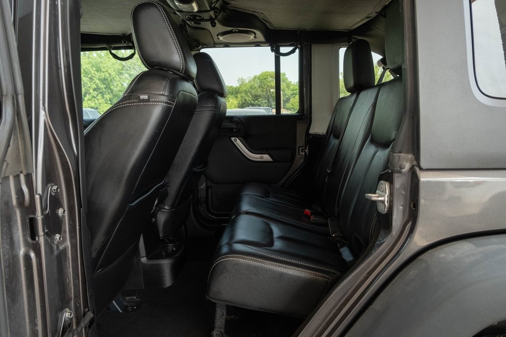 Vehicle image 13 of 16