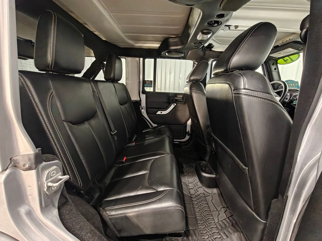 Vehicle image 21 of 49