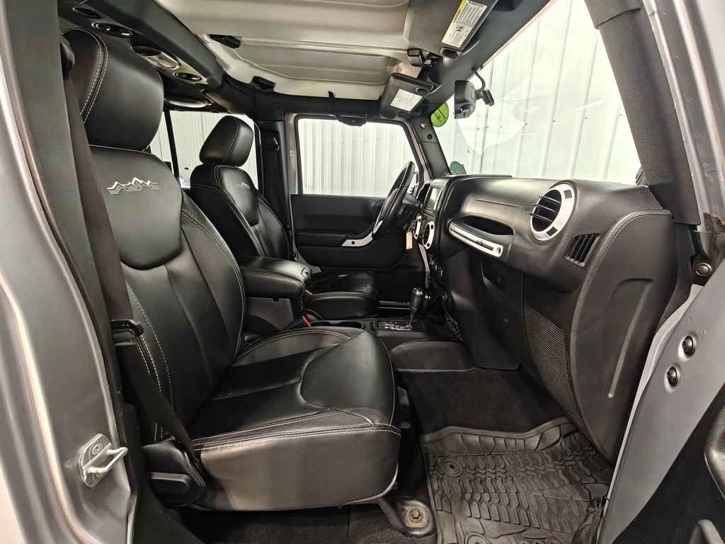Vehicle image 22 of 49