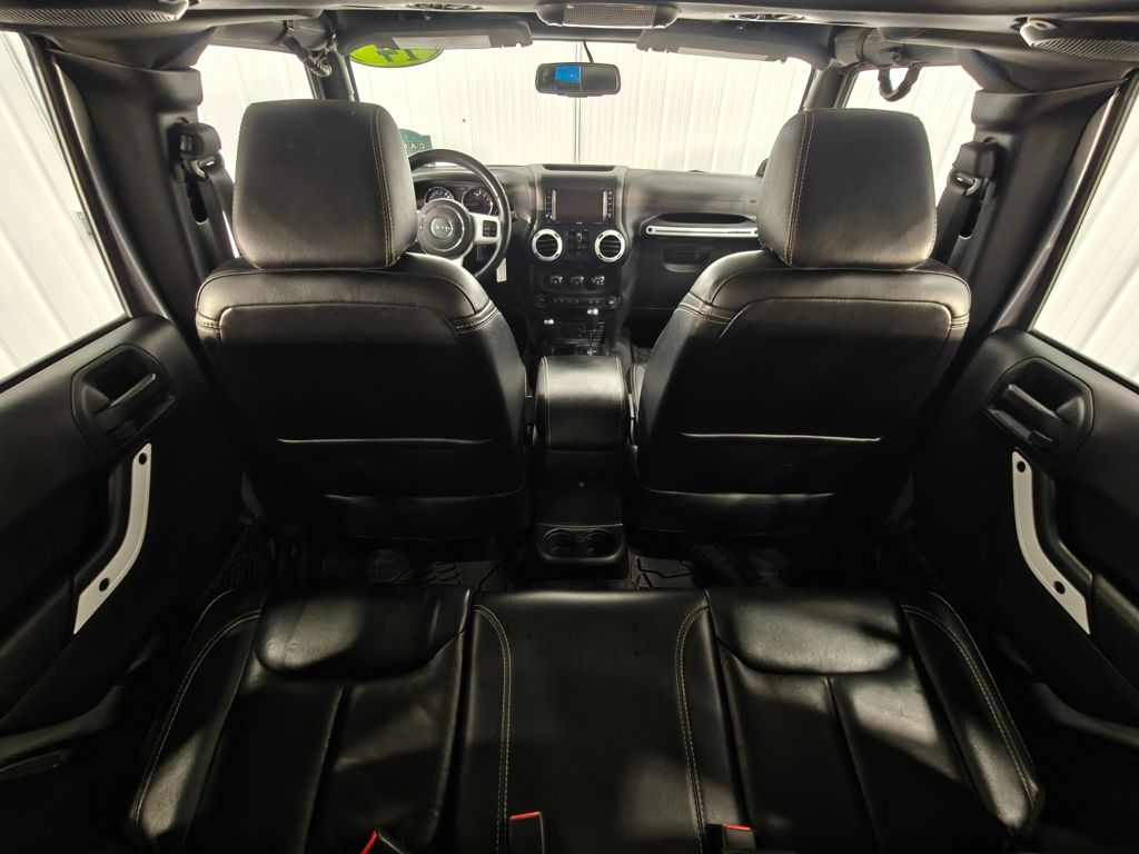Vehicle image 27 of 49