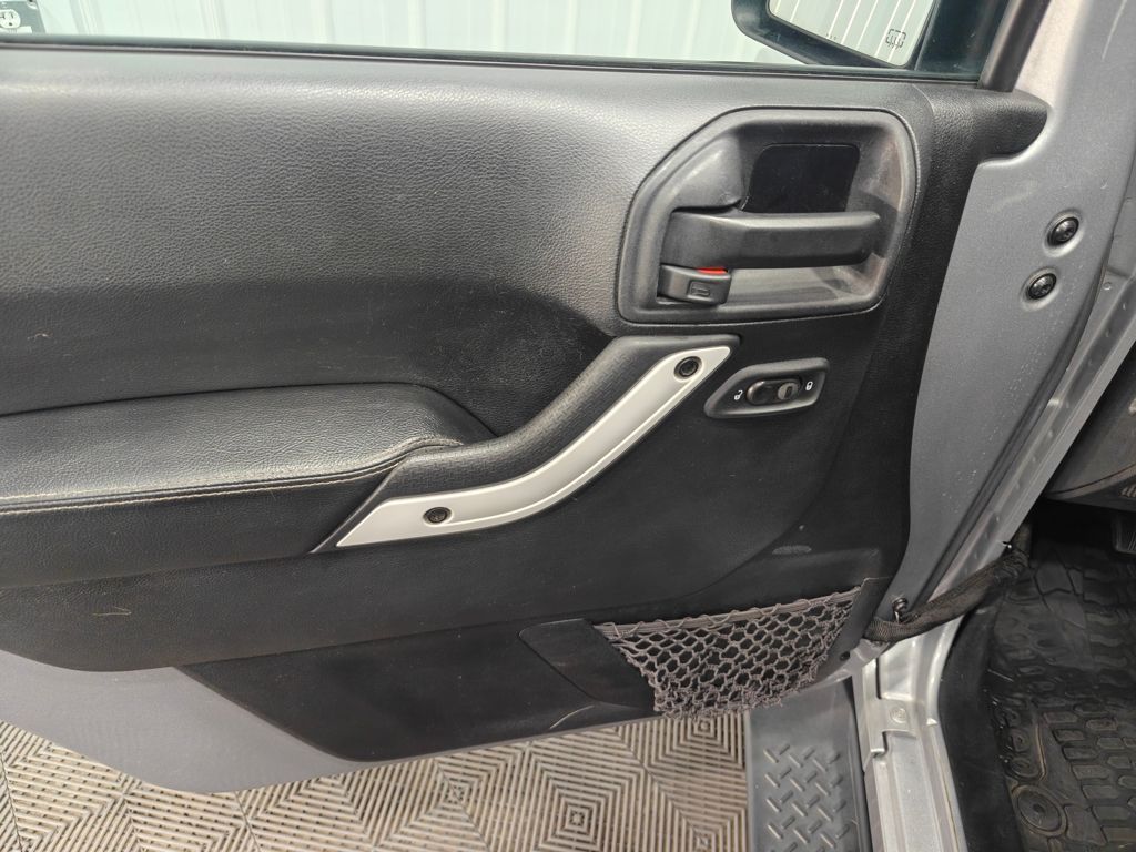 Vehicle image 37 of 49