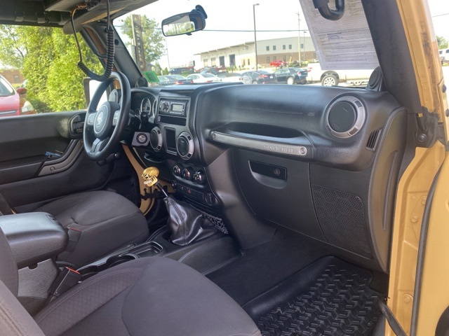 Vehicle image 22 of 28