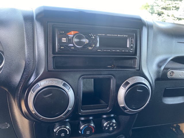 Vehicle image 11 of 28