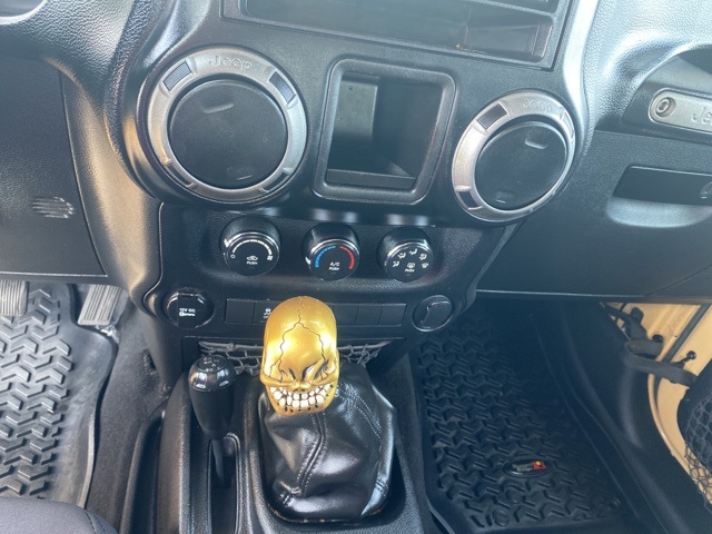 Vehicle image 12 of 28