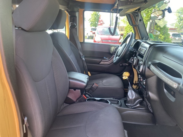 Vehicle image 23 of 28