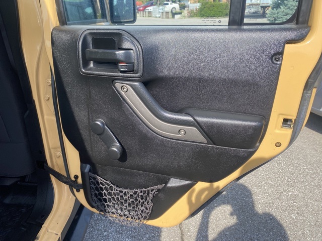 Vehicle image 21 of 28