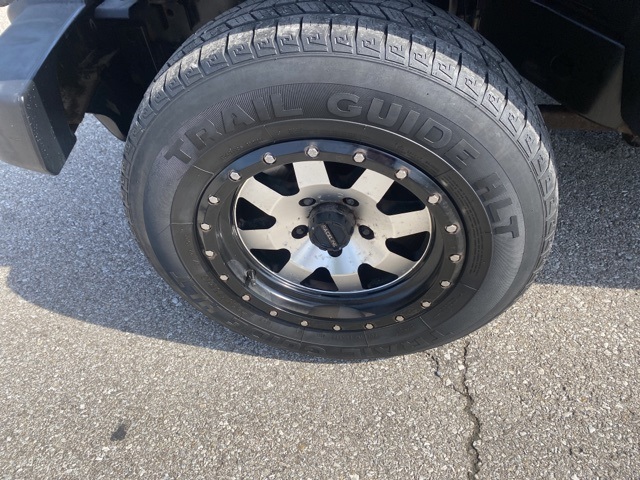 Vehicle image 25 of 28