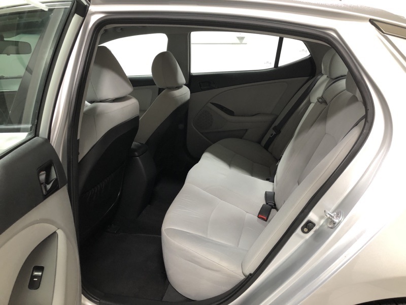 Vehicle image 16 of 32