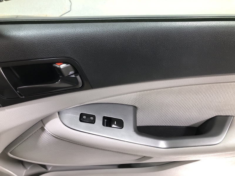 Vehicle image 15 of 32