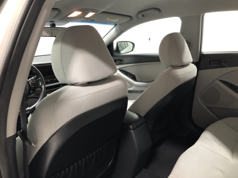 Vehicle image 17 of 32