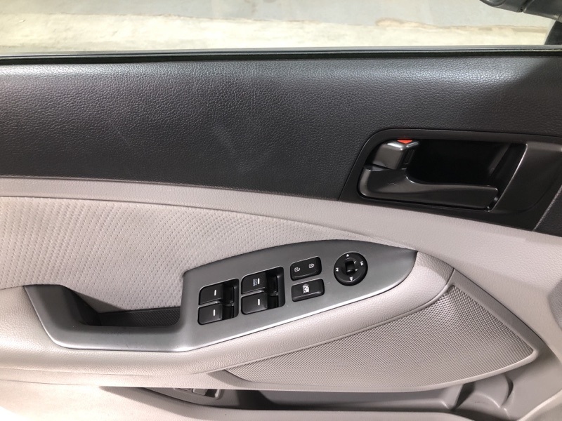 Vehicle image 20 of 32