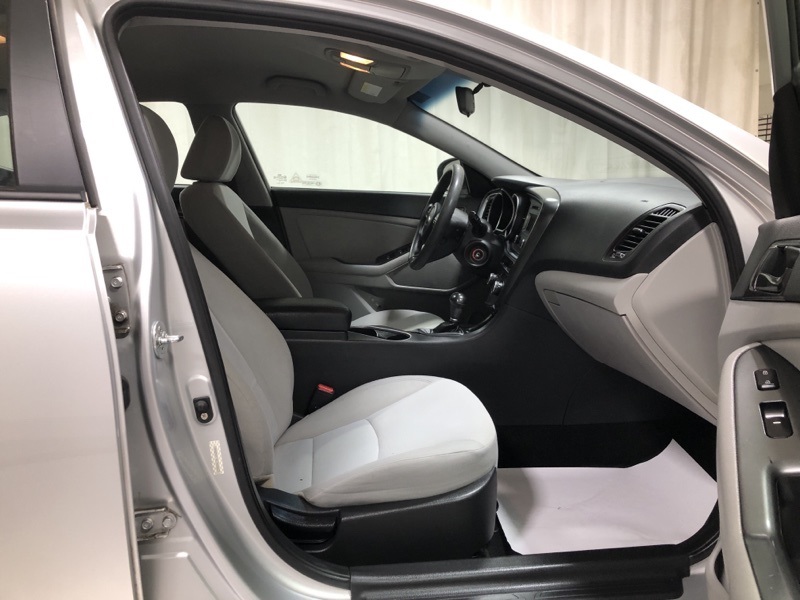 Vehicle image 13 of 32