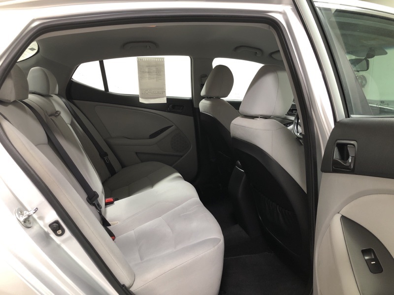 Vehicle image 10 of 32
